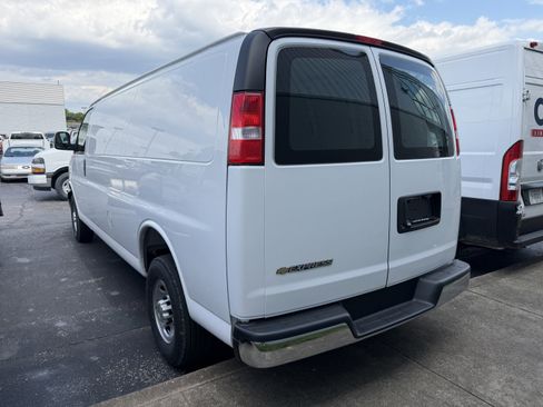 New 2026 Chevrolet Express 3500 Extended RWD image 5