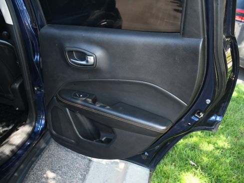 Used 2018 Jeep Compass Limited w/ Navigation Group FWD image 21