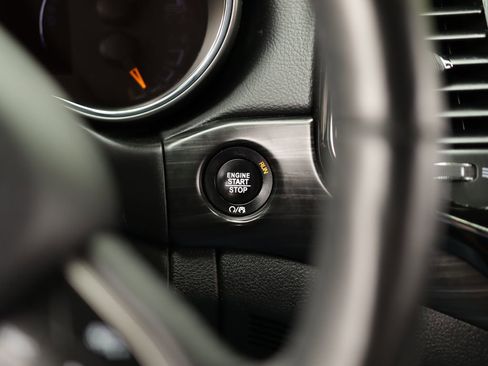 Used 2019 Jeep Grand Cherokee Altitude image 19