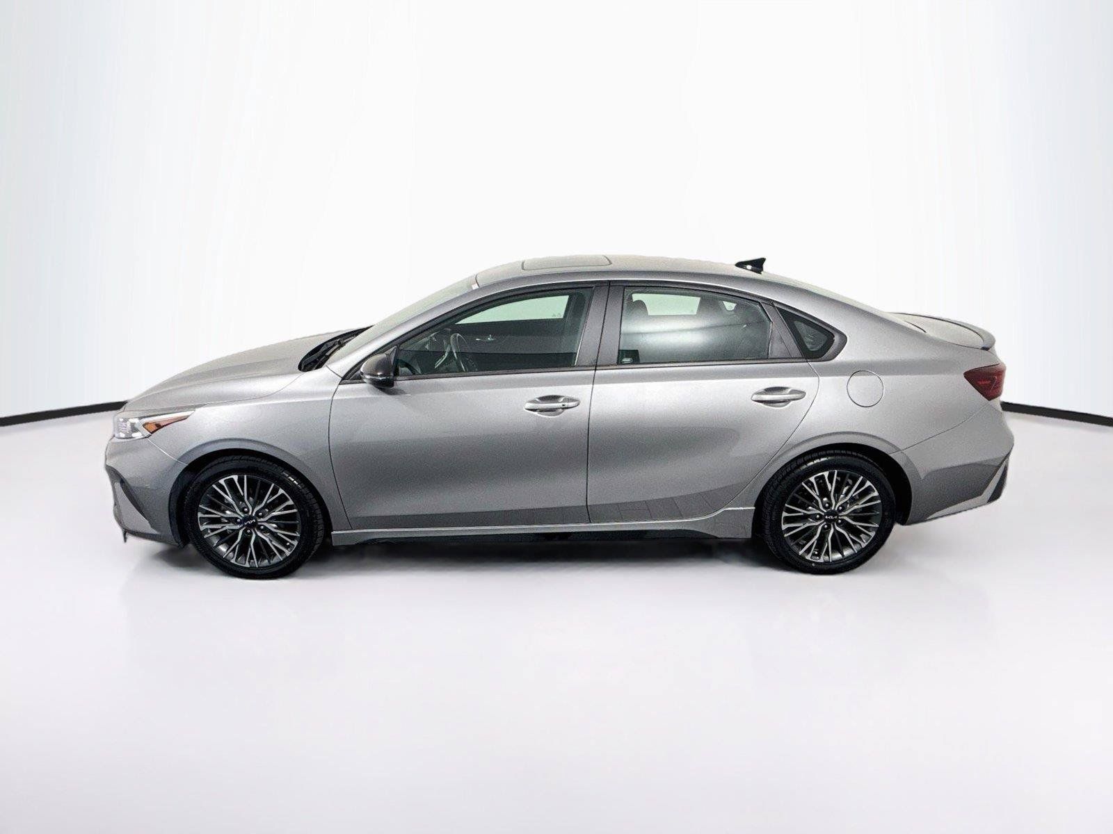 Used 2024 Kia Forte GT-Line w/ GT-Line Premium Package FWD image 2