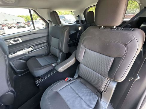 Used 2023 Ford Explorer XLT AWD/4WD image 22
