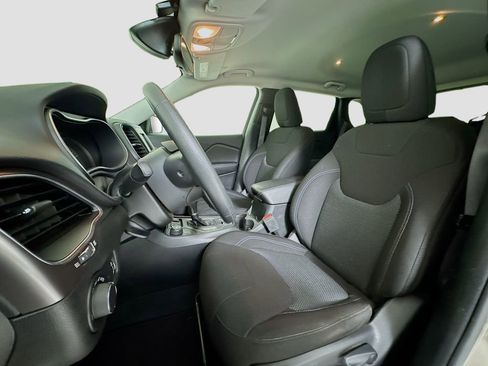 Used 2021 Jeep Cherokee Latitude image 8