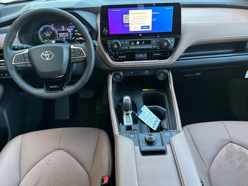 Certified 2026 Toyota Grand Highlander MAX Platinum image 18