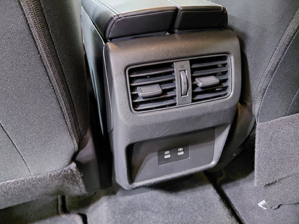 Used 2024 Nissan Rogue SV FWD image 35