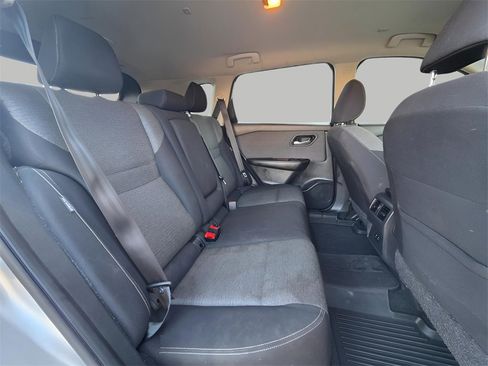 Used 2023 Nissan Rogue SV image 9