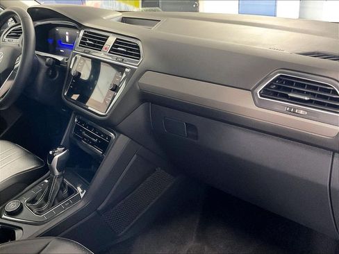 Used 2023 Volkswagen Tiguan SE AWD/4WD image 14