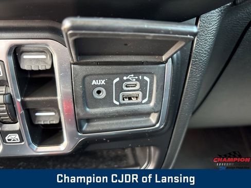 Used 2022 Jeep Gladiator Sport image 32