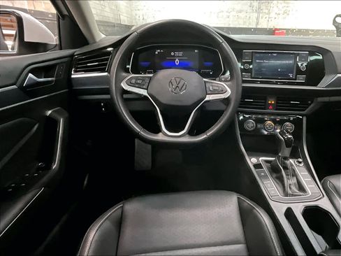 Used 2024 Volkswagen Jetta SE w/ Panoramic Sunroof Package FWD image 8