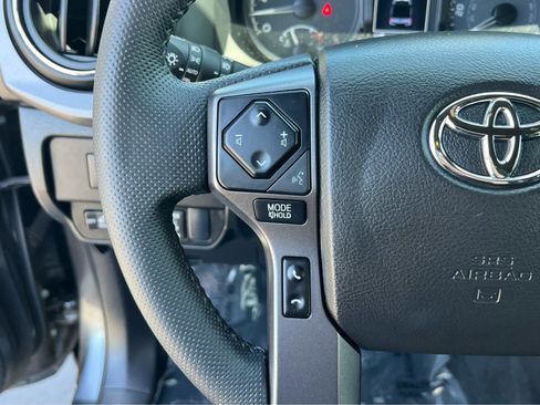 Used 2022 Toyota Tacoma TRD Off-Road w/ TRD Premium Off Road Package AWD/4WD image 32