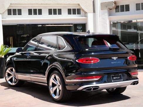 Used 2024 Bentley Bentayga Extended Wheelbase image 3