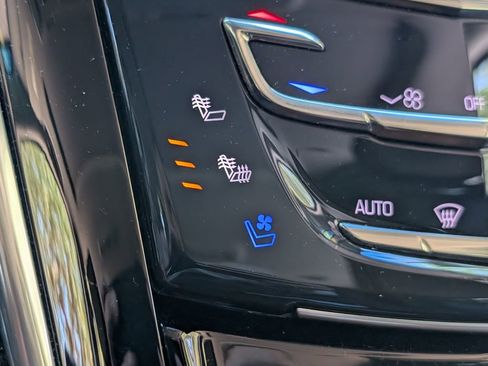 Used 2019 Cadillac Escalade Luxury AWD/4WD image 21