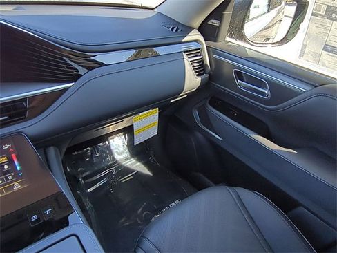 New 2026 INFINITI QX80 Luxe image 17