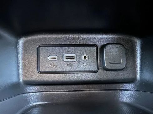 Used 2020 Chevrolet Equinox LT w/ Driver Convenience Package image 37