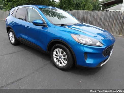 Used 2021 Ford Escape SE w/ Cold Weather Package FWD image 3