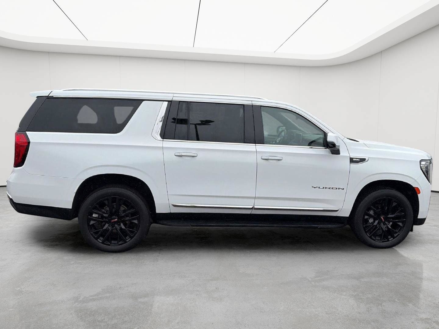 Used 2023 GMC Yukon XL SLT w/ SLT Premium Package AWD/4WD image 8