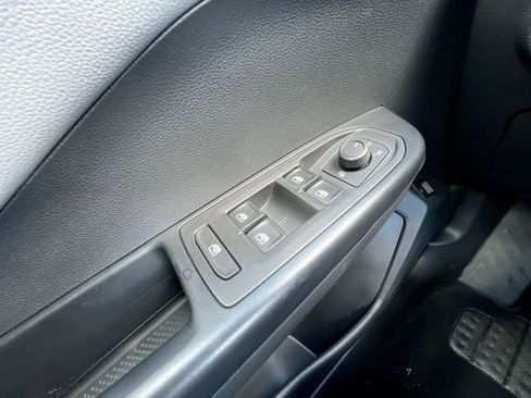 Certified 2023 Volkswagen Taos SE w/ Panoramic Sunroof Package image 13