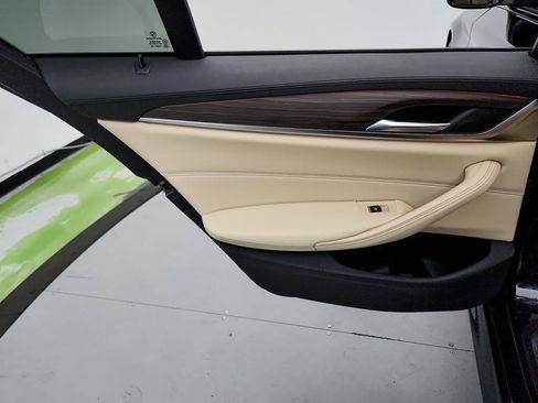 Used 2018 BMW 530i RWD image 26