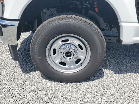 New 2026 Ford F250 XL w/ XL Chrome Package image 6