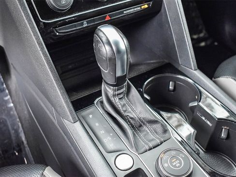 Used 2021 Volkswagen Atlas SEL Premium image 19