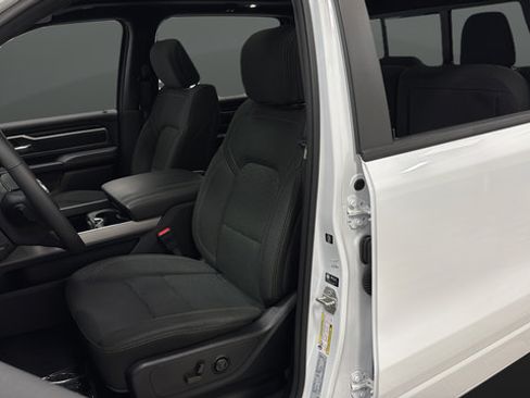 Used 2025 RAM 1500 Big Horn AWD/4WD image 9