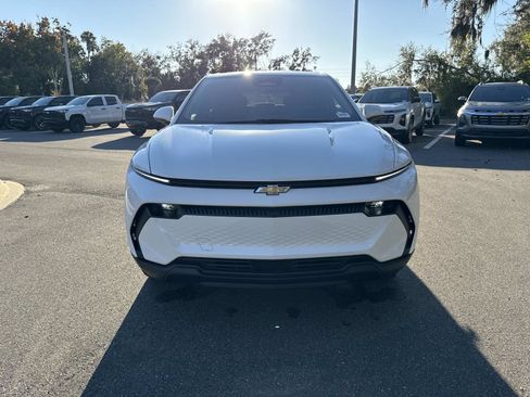 New 2026 Chevrolet Equinox EV LT image 8