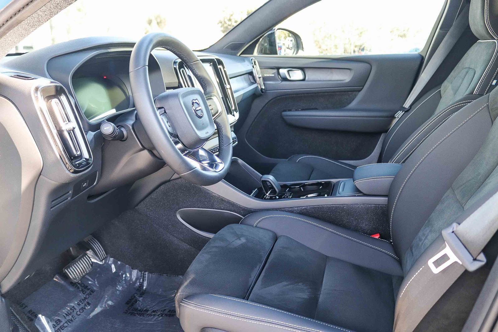 Used 2023 Volvo C40 P8 Recharge Ultimate w/ Protection Package Premier AWD/4WD image 20