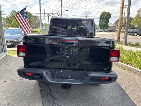 New 2025 Jeep Gladiator Sport w/ Premium Package image 6
