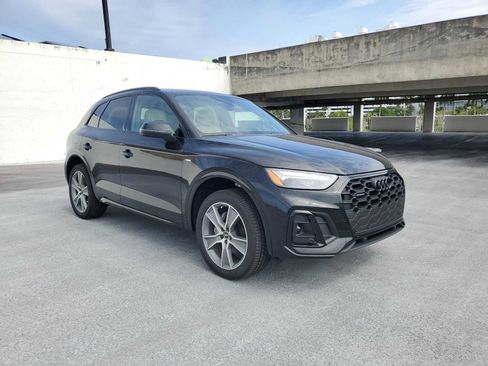 Certified 2025 Audi Q5 2.0T Premium w/ Convenience Plus Package image 8