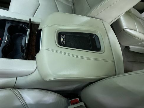 Used 2015 Cadillac Escalade ESV Luxury AWD/4WD image 24