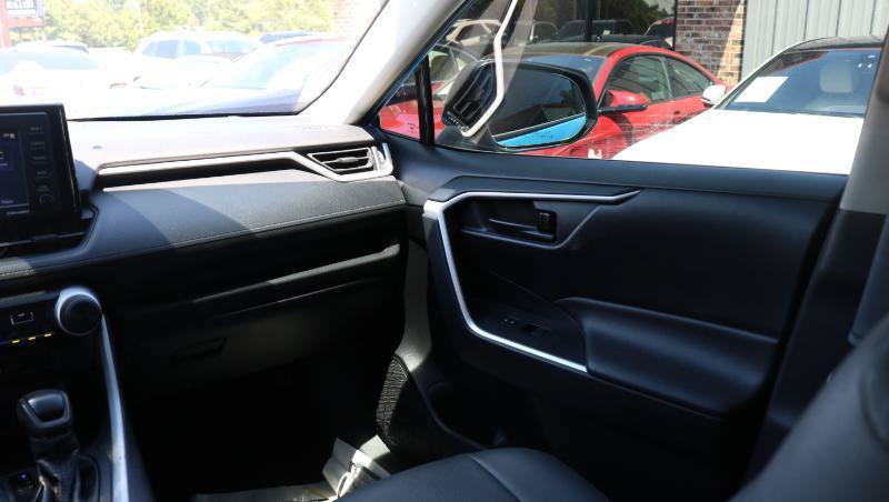 Used 2021 Toyota RAV4 LE FWD image 16
