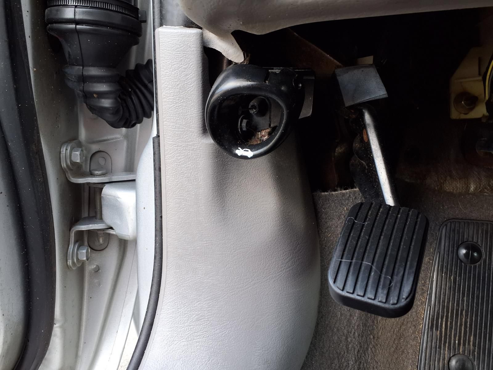 Used 2005 Ford Taurus SE FWD image 24