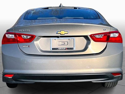 Used 2018 Chevrolet Malibu LT image 4