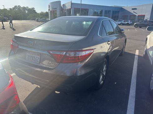 Used 2015 Toyota Camry SE image 4