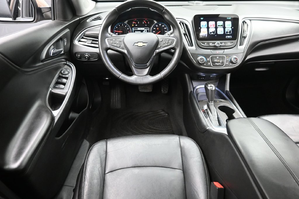 Used 2018 Chevrolet Malibu LT w/ Leather Package FWD image 14