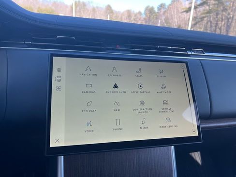 New 2026 Land Rover Range Rover Long Wheelbase SE image 16