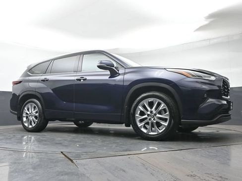 Certified 2024 Toyota Highlander Limited AWD/4WD image 40