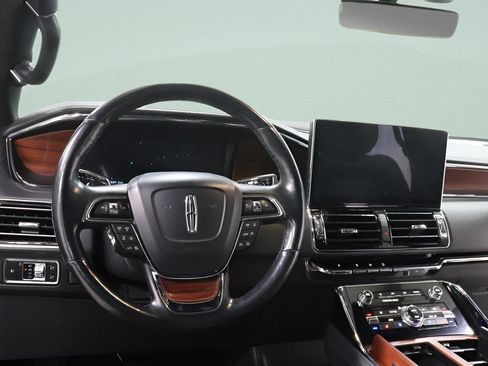 Used 2023 Lincoln Navigator 4WD image 5