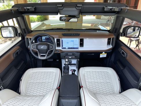 Used 2024 Ford Bronco Outer Banks image 7