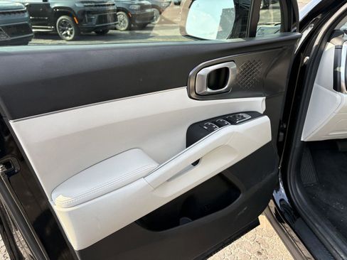 Used 2024 Kia Sorento S w/ Panoramic Sunroof Package FWD image 13