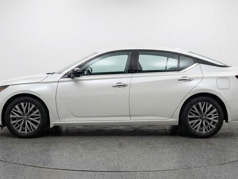 Used 2025 Nissan Altima 2.5 SV image 5
