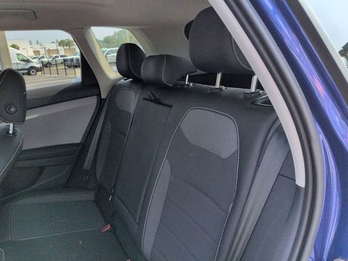 Used 2024 Volkswagen Taos SE w/ Panoramic Sunroof Package FWD image 14