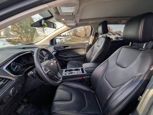 Used 2021 Ford Edge Titanium image 10