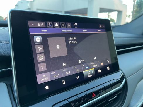 Used 2025 Jeep Compass Limited image 21