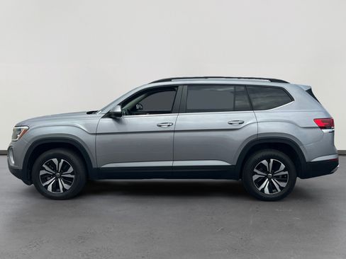 Used 2024 Volkswagen Atlas SE FWD image 2