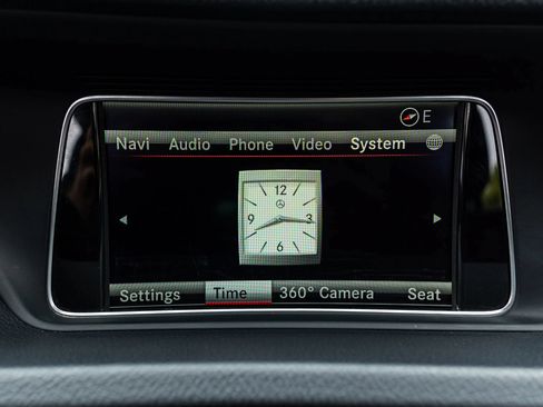 Used 2014 Mercedes-Benz E 250 BlueTEC 4MATIC Sedan image 21