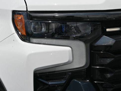 Used 2024 Chevrolet Silverado 1500 ZR2 w/ Technology Package image 13