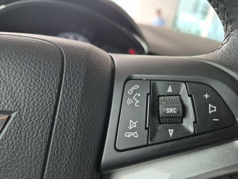 Used 2022 Chevrolet Trax LT w/ LT Convenience Package AWD/4WD image 13