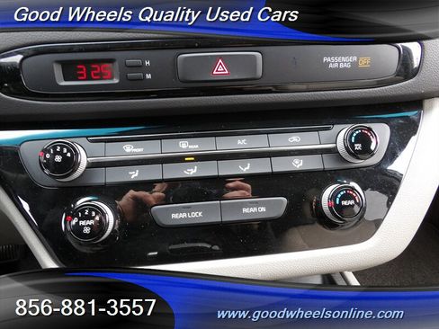 Used 2015 Kia Sedona LX image 20