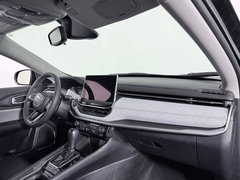 Used 2022 Jeep Compass Latitude image 25