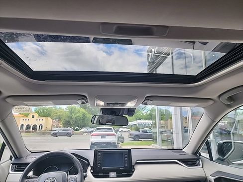 Used 2022 Toyota RAV4 XLE w/ Convenience Package AWD/4WD image 14